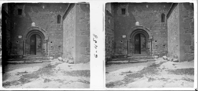 Portada de l'església de Sant Pau a Casserres