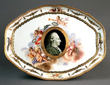 Porslin. Bricka hörande till servis. Porträtt och guld i dekoren - Hallwylska museet - 89192