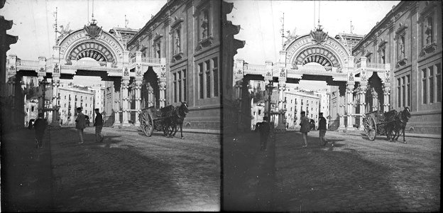 Porta de les indústries artístiques al Palau de Belles Arts al Parc de la Ciutadella