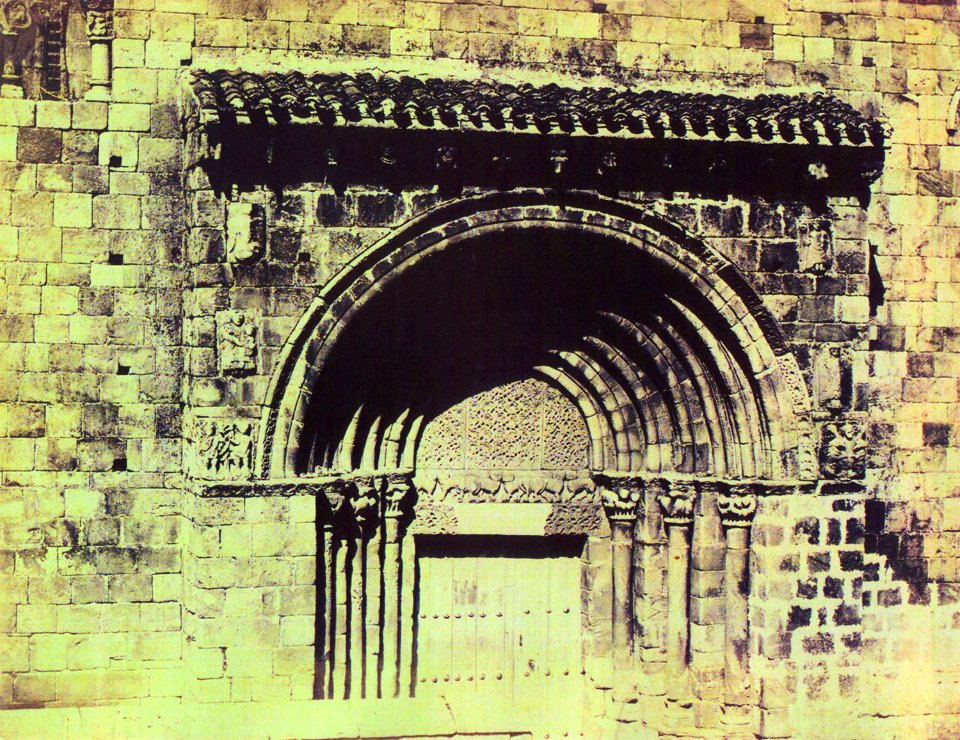 Portada de la colegiata románica de Cervatos - Cantabria - entre 1855 y 1857 - William Atkinson