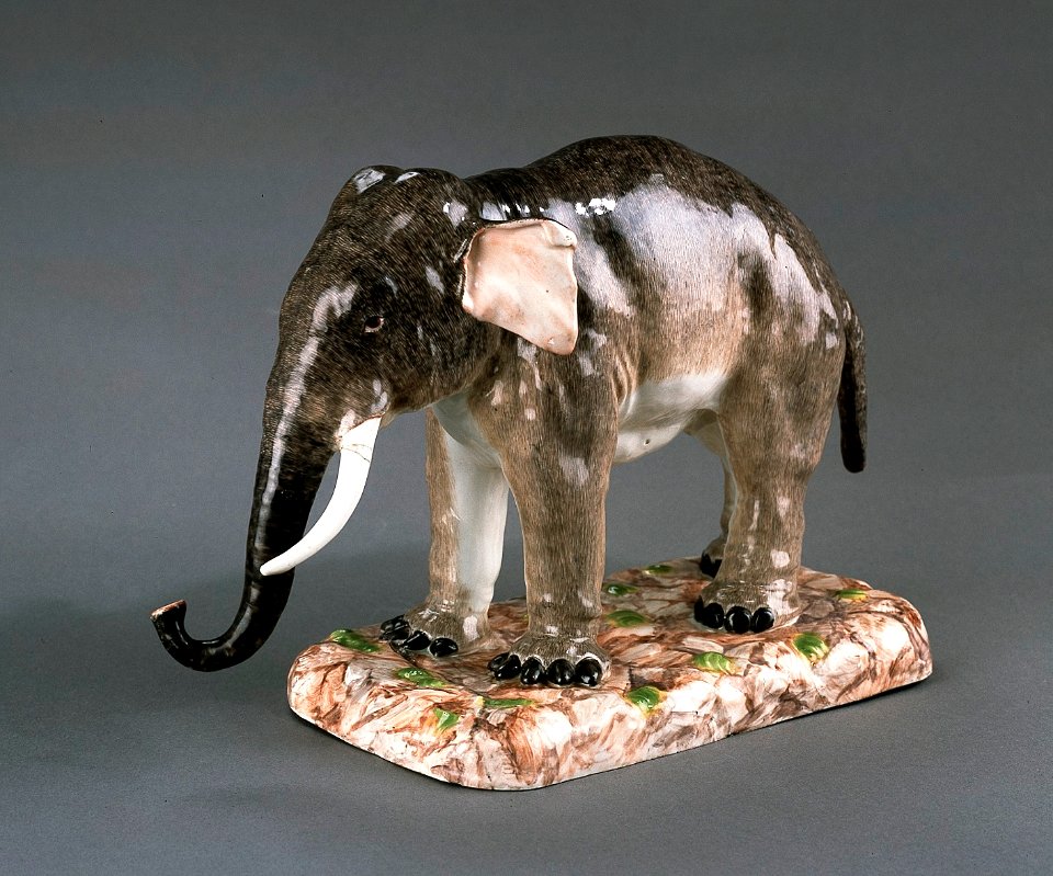 Porslin. Figurin - elefant - Hallwylska museet - 89245