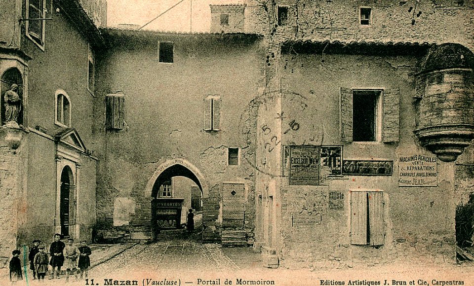Portail de Mormoiron à Mazan