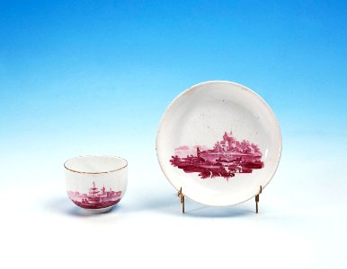 Porslin. Lila - rosa stadsbild i dekoren - Hallwylska museet - 89121