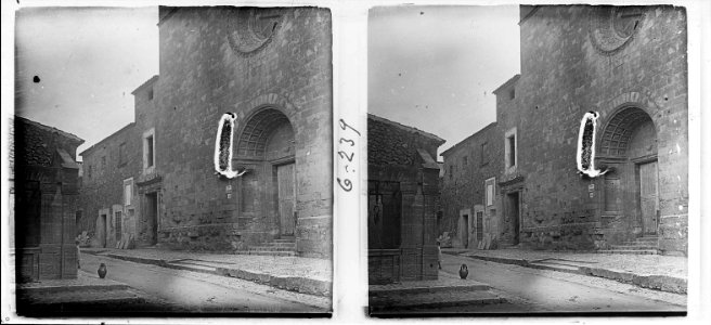Porta exterior d´una església