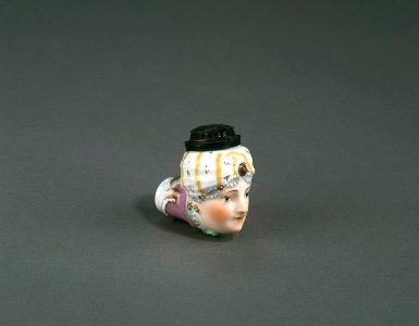 Porslin. Piphuvud i form av ett kvinnohuvud med turban - Hallwylska museet - 89288 photo