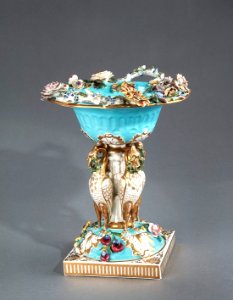 Porslin. Skål. Bordsdekoration. Blått och guld - Hallwylska museet - 89114