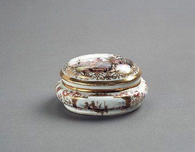 Porslin. Sockerdosa med lock. Naturmotiv och guld i dekoren - Hallwylska museet - 89165