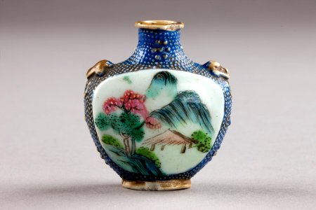 Porslins snusflaska gjord i Kina på 1800-talet - Hallwylska museet - 95806
