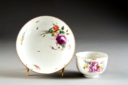 Porslinsfat och kopp från 1760-talet - Hallwylska museet - 93754 photo