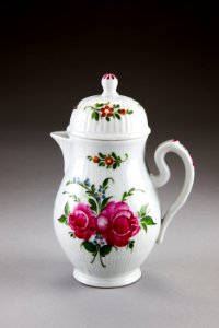 Porslinskanna från 1700-talets slut, dekorerad med blommor - Hallwylska museet - 93915