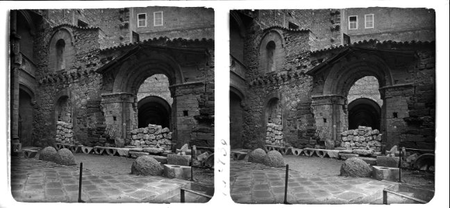 Portal antic de Montserrat
