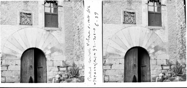 Portal d'un castell a Vilassar de Dalt