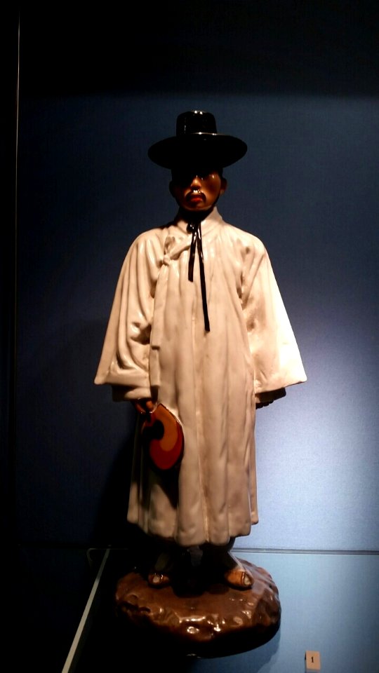 Porcelain sculptures Peoples of Russia 18
