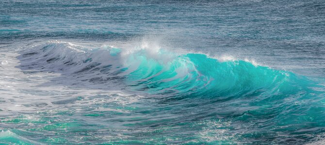 Wave foam spray photo