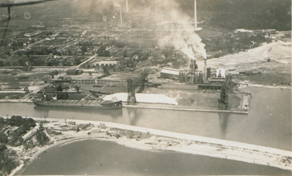 Port Colborne Ontario from the Air (HS85-10-37515)