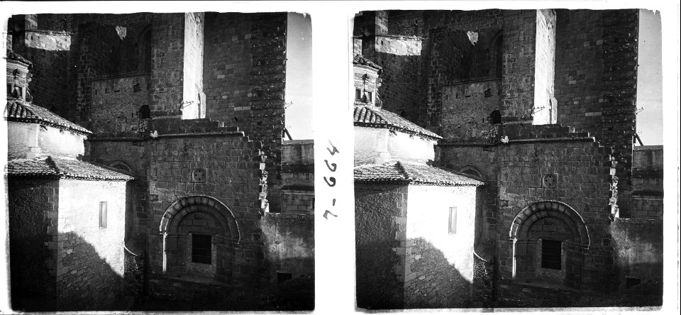 Portalada romànica d ' una església de Montblanc