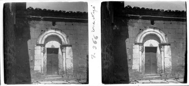 Portal i església de la torre de Nagó