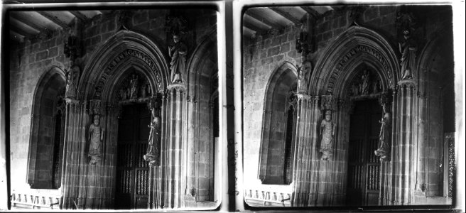 Portal interior i capella de la casa del bisbe