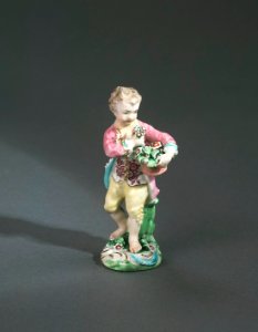 Porslin. Figurin - gosse med blomsterkorg - Hallwylska museet - 89291