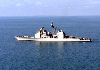 Port side view of USS Bunker Hill (CG-52) off Darwin 000907-N-8743M-010