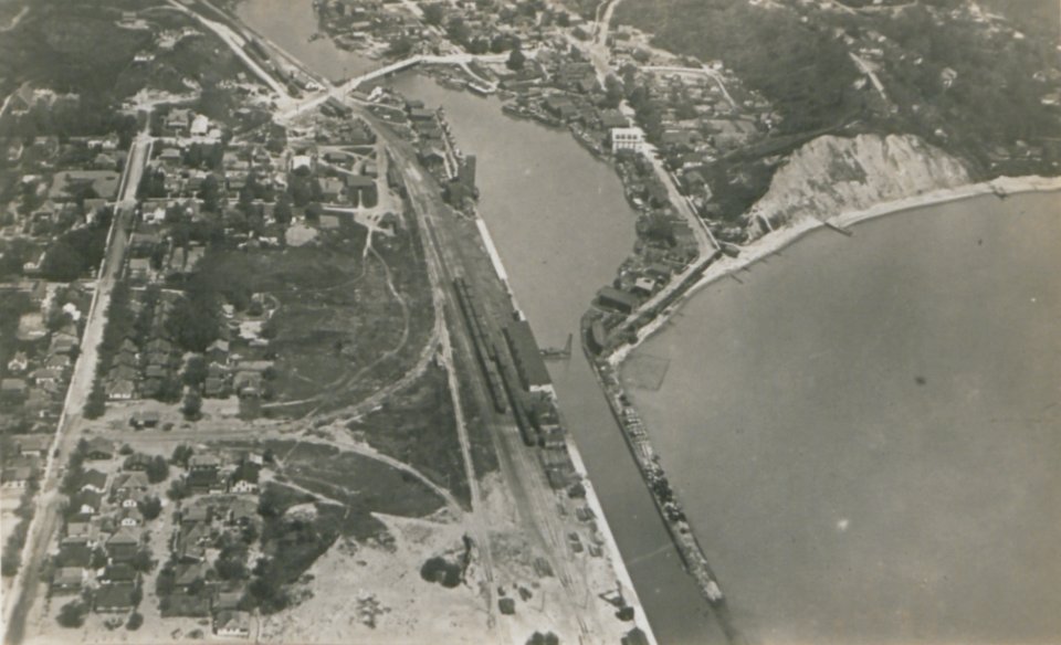 Port Stanley Ontario from the Air (HS85-10-37544)