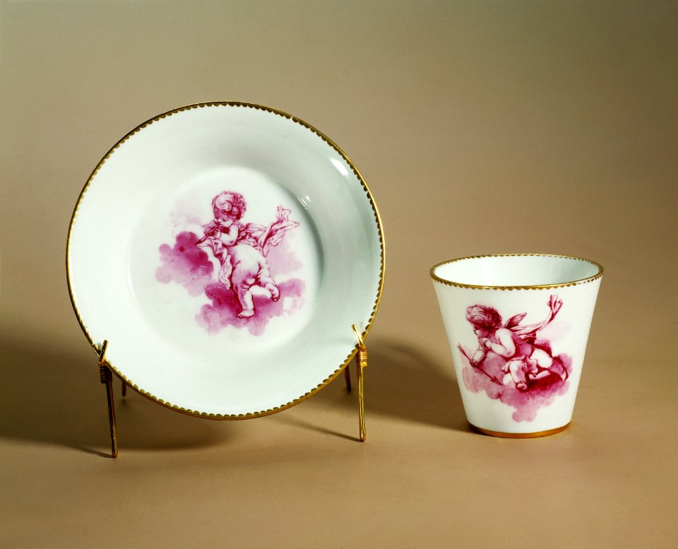Porslin. Kopp med fat - Hallwylska museet - 56607