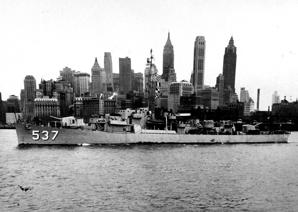 Port view of USS Rizzi (DE-537) at Brooklyn Navy Yard, May 1952 (80-G-442916)