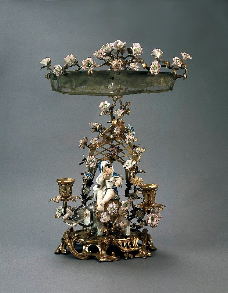 Porslin. Ljusställning - bordsdekoration - Hallwylska museet - 89172