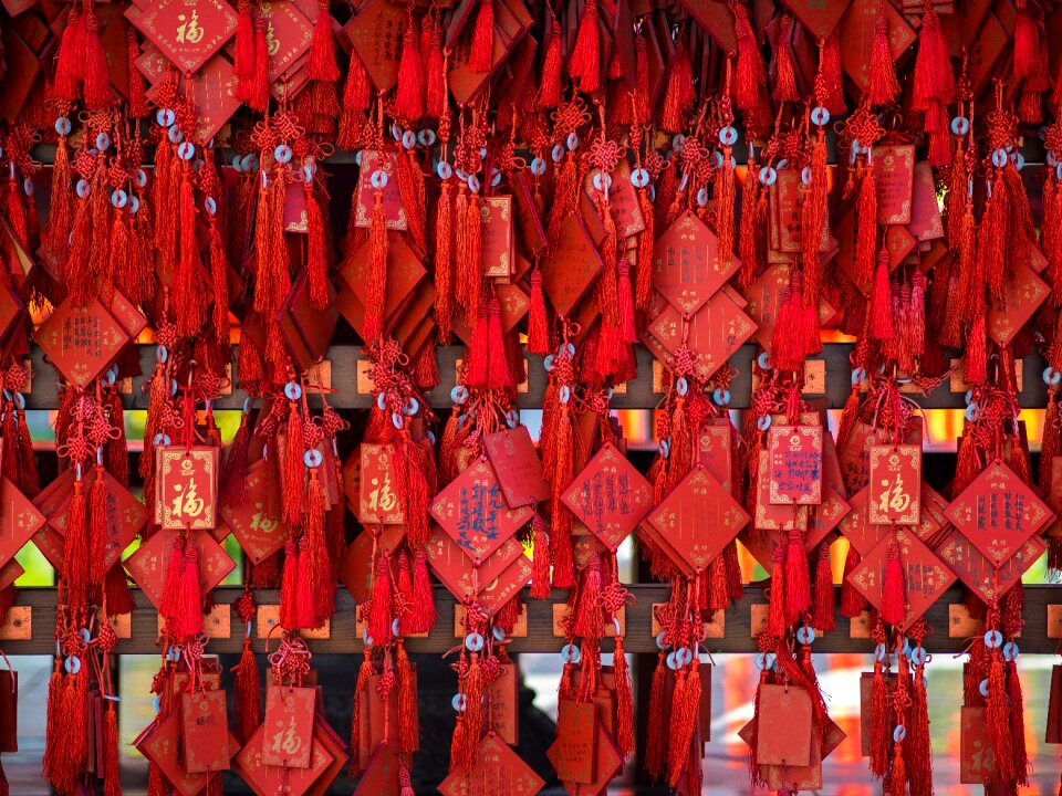 Hanging traditional style
