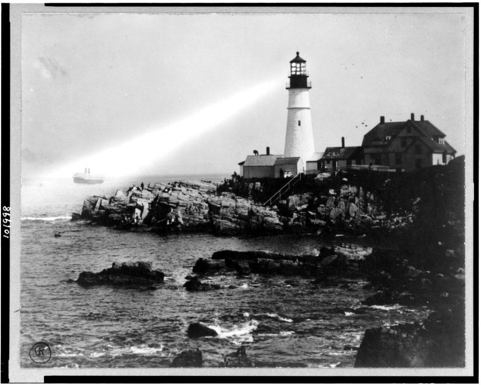 Portland Head Light, Portland, Maine) - CK LCCN90715539