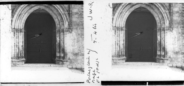 Porta d'una església a Bagà