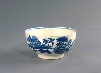 Porslin. Vit skål med blå dekor - Hallwylska museet - 89106