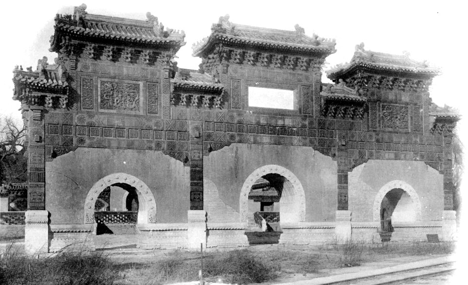 Porte en maçonnerie au nord du Lac Impérial à Pékin