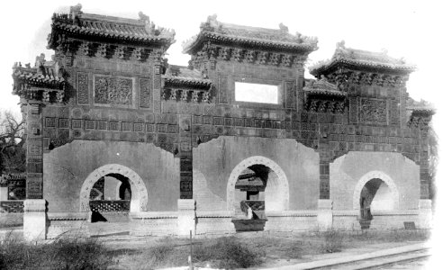 Porte en maçonnerie au nord du Lac Impérial à Pékin photo