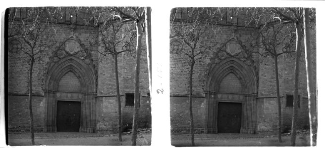Porta de l'església del monestir de Pedralbes