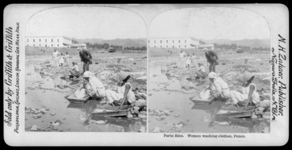 Porto Rico. Women washing clothes (in stream), Ponce LCCN2003681157