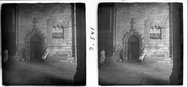 Porta de Santa Llúcia a la catedral de Barcelona
