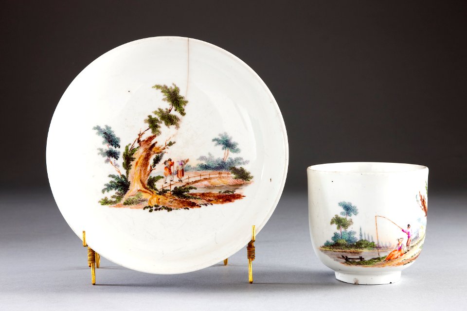 Porslinskopp och fat från 1700-talets andra hälft - Hallwylska museet - 93850