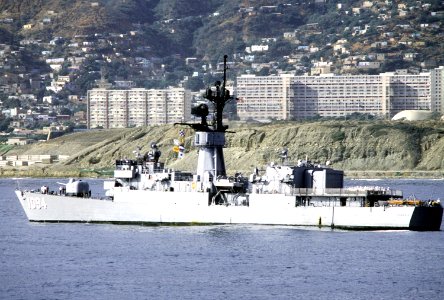 Port beam view of USS Pharris (FF-1094) off South American coast during Unitas XXI c1980 DN-ST-83-00131