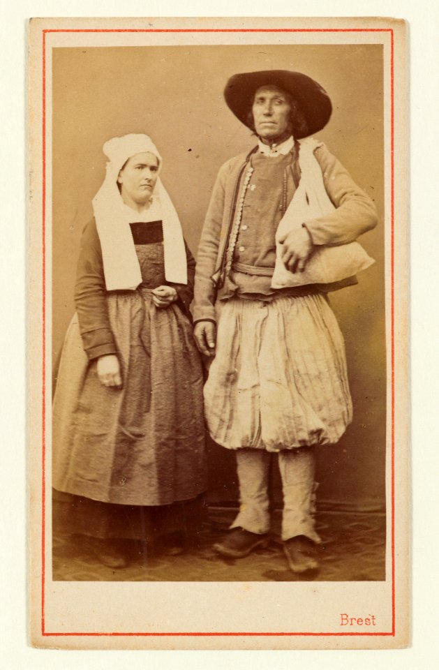 Portrait de couple en costume de Cornouaille 994 0065 68