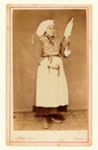 Portrait de femme en costume de Plougastel 994 0065 60