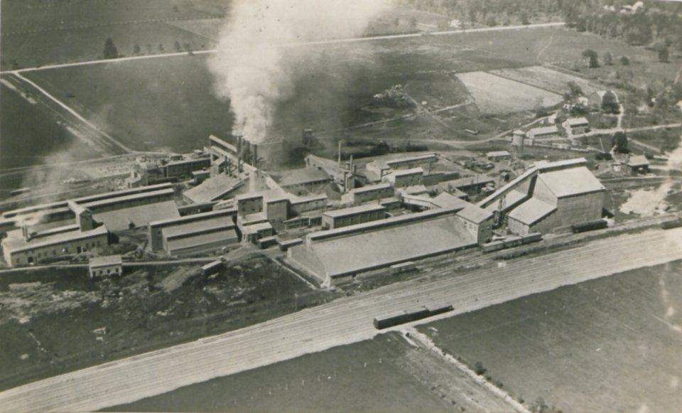 Port Colborne Ontario from the Air (HS85-10-37516)