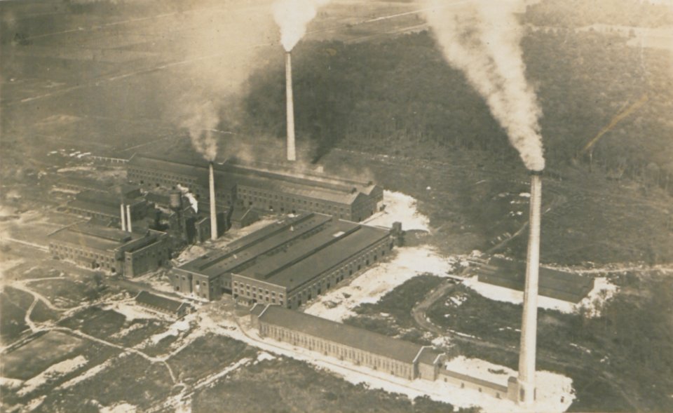 Port Colborne Ontario from the Air (HS85-10-37518)