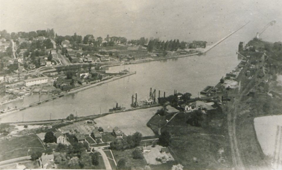 Port Dalhousie Ontario from an Aeroplane (HS85-10-37681)