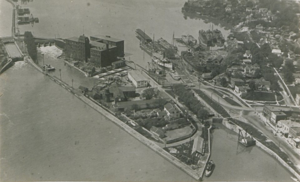 Port Dalhousie Ontario from an Aeroplane (HS85-10-37683)