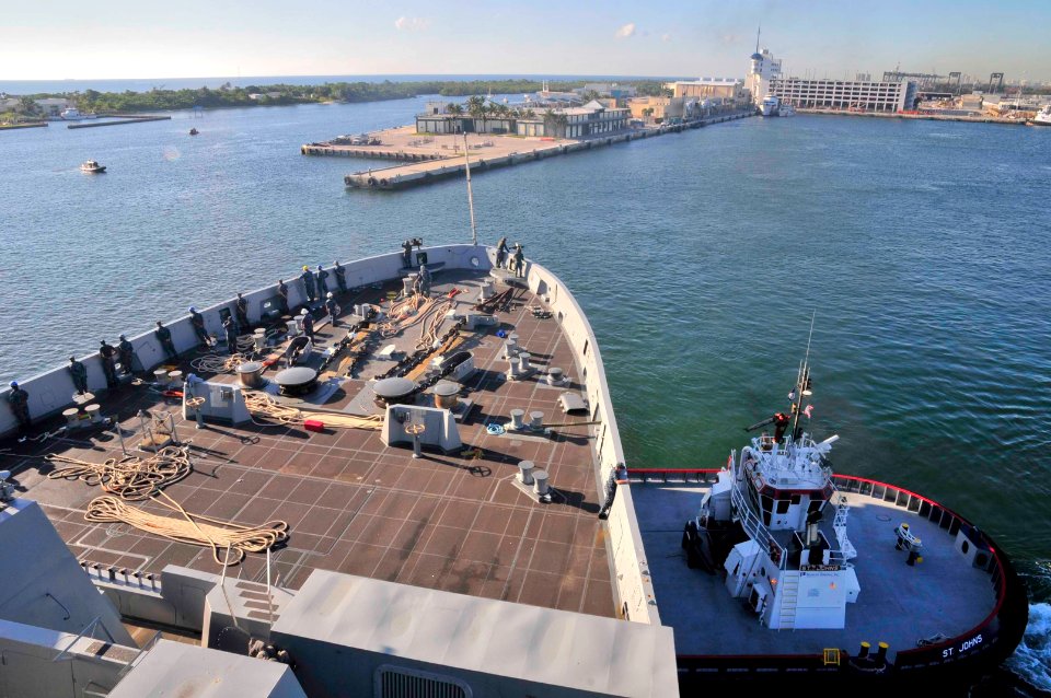 Port Everglades Fleet Week2014 140505-N-YO707-038