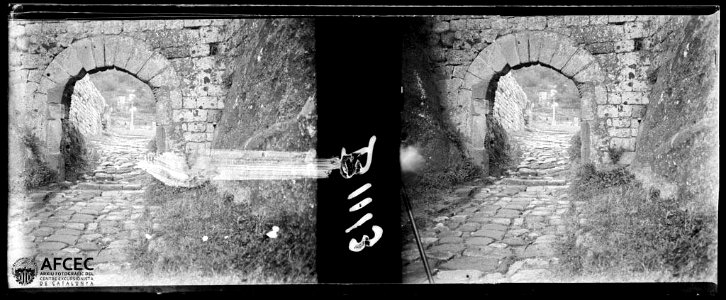 Portal d'entrada al castell Monestir de Sant Miquel d'Escornalbou