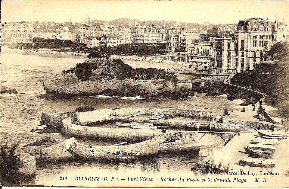 Port Vieux - Rocher du Basta et la grande plage