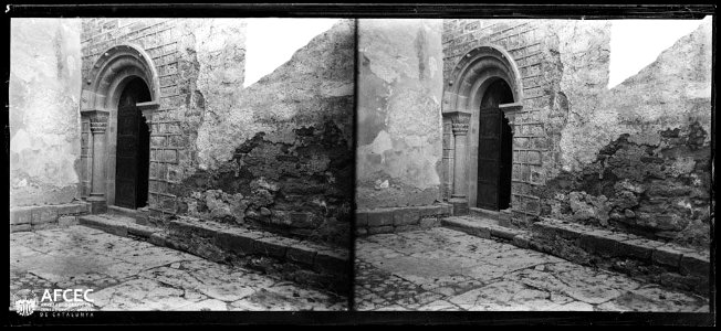 Portal del monestir de Sant Celdoni i Sant Ermenter de Cellers