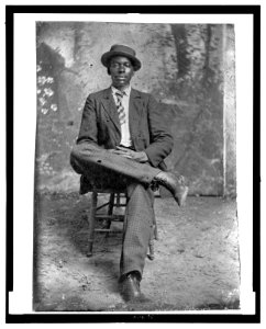 Portrait of African American man, seated LCCN2006688030